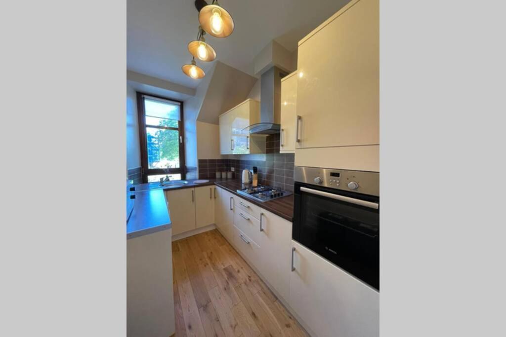 No 10 Immaculate City Centre, Top Floor 2 Bed Flat With Free Parking อินเวอร์เนส ภายนอก รูปภาพ