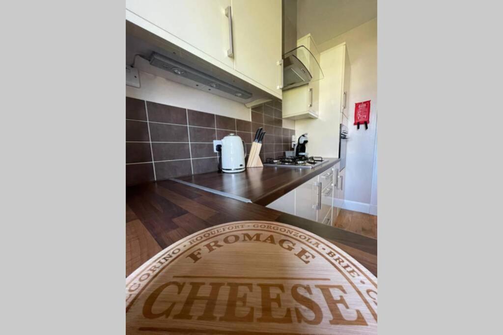 No 10 Immaculate City Centre, Top Floor 2 Bed Flat With Free Parking อินเวอร์เนส ภายนอก รูปภาพ