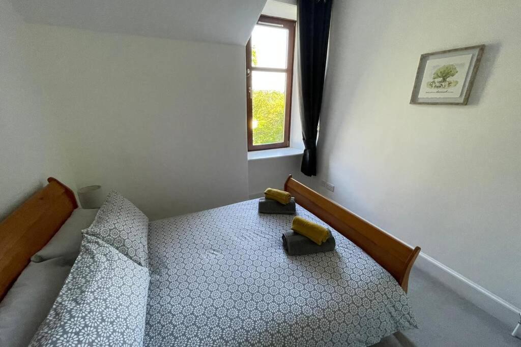 No 10 Immaculate City Centre, Top Floor 2 Bed Flat With Free Parking อินเวอร์เนส ภายนอก รูปภาพ